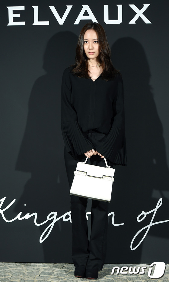 崔智友f(x)郑秀晶池珍熙出席活动 优雅帅气极具时尚感【组图】