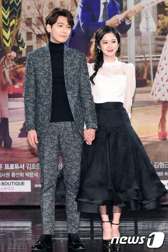 《再一次Happy Ending》新剧发布会 张娜拉郑京浩刘仁娜携手亮相【组图】