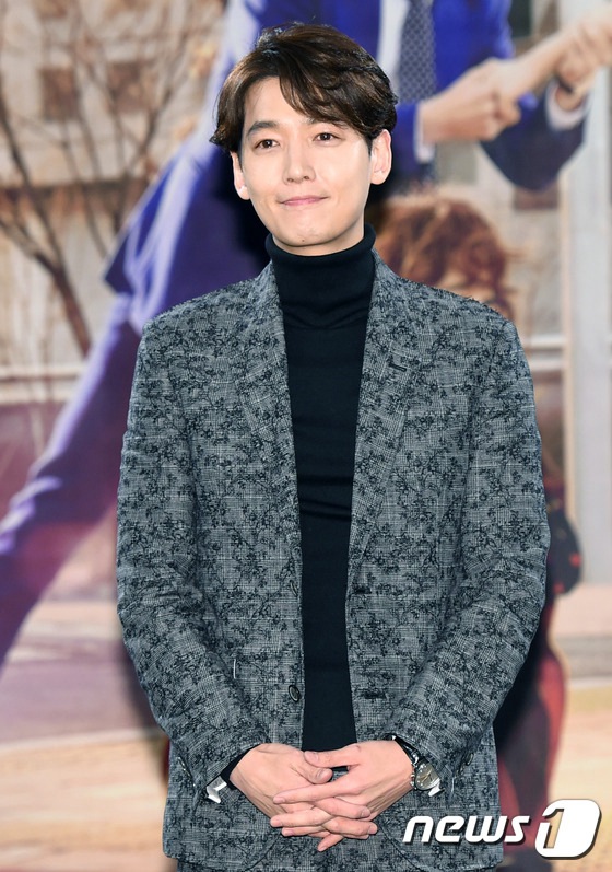 《再一次Happy Ending》新剧发布会 张娜拉郑京浩刘仁娜携手亮相【组图】