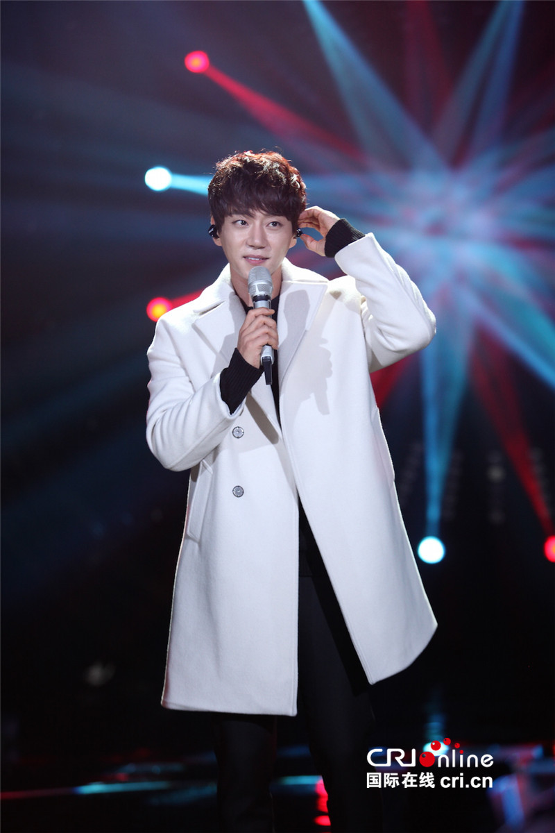 《我是歌手4》试水唱中文 黄致列