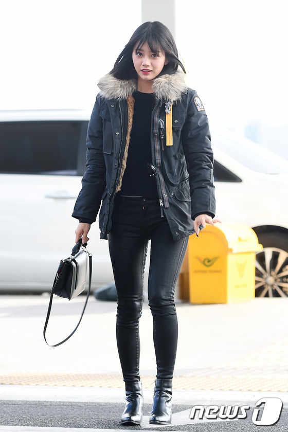 《请回答1988》剧组飞泰国度假  惠利朴宝剑柳俊烈齐现身机场【组图】