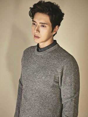 朴海镇前往釜山参与中国综艺录制