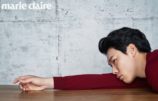 《请回答1988》柳俊烈写真公开 从淘气男生到冷酷男人【组图】