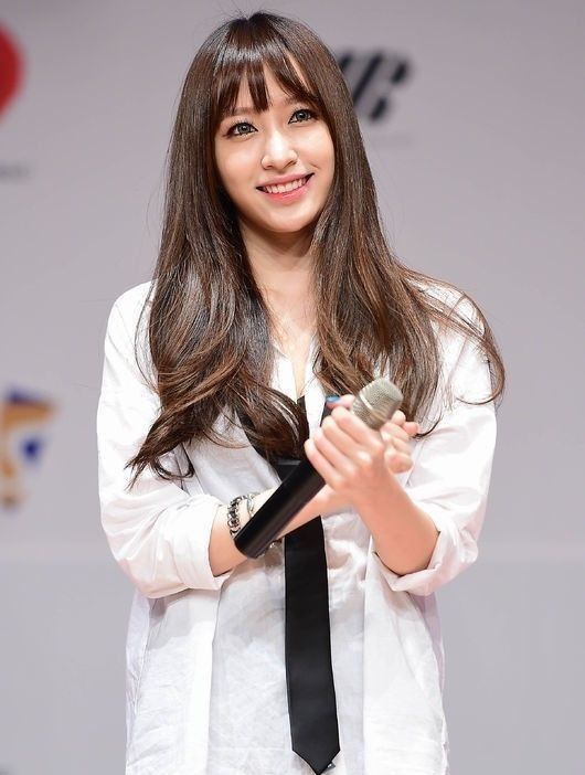 少女时代秀英f(x)郑秀晶孔孝真高俊熙 那些帅气逼人的韩国女星【组图】