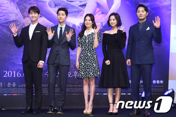 《太阳的后裔》发布会宋仲基宋慧乔齐现身 SHINee温流荧屏首秀【组图】