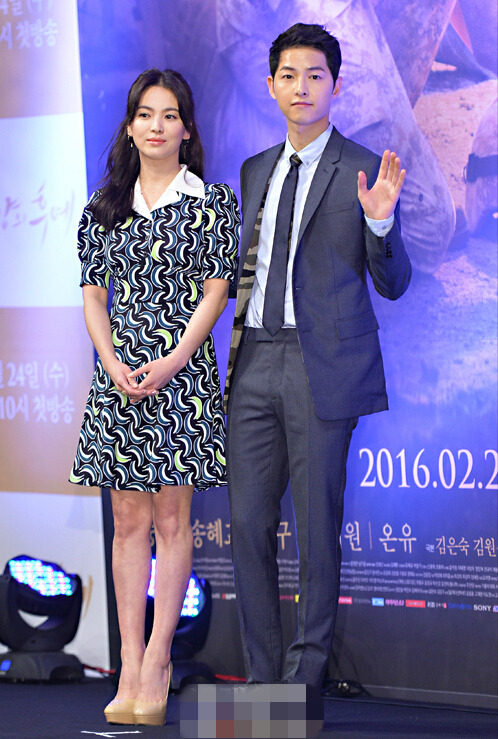 《太阳的后裔》发布会宋仲基宋慧乔齐现身 SHINee温流荧屏首秀【组图】