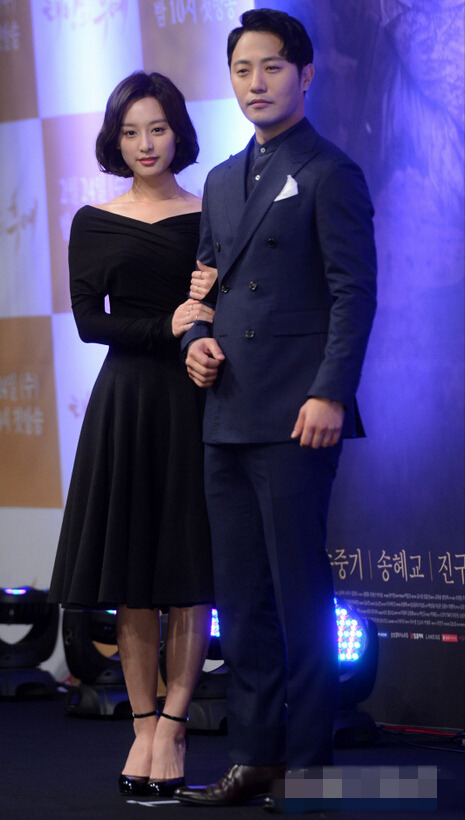 《太阳的后裔》发布会宋仲基宋慧乔齐现身 SHINee温流荧屏首秀【组图】