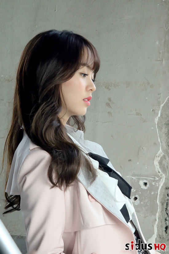 金所炫春季写真花絮照公开 尽展多变魅力【组图】