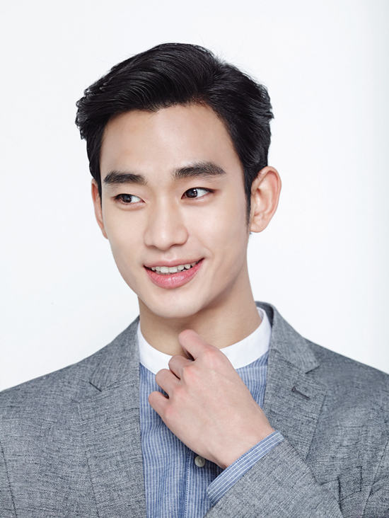 金秀贤春季写真展温暖笑容 穿西装精致有型【组图】