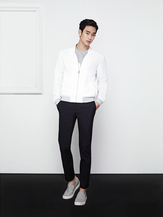 金秀贤春季写真展温暖笑容 穿西装精致有型【组图】