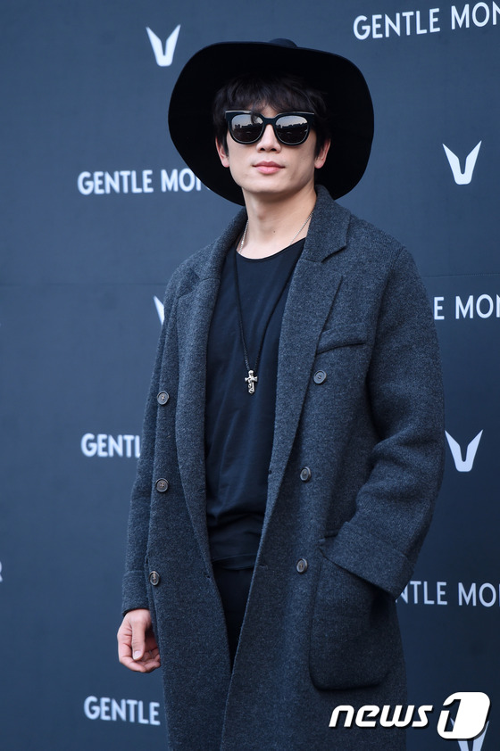 孔孝真现身露眉卷刘海抢镜 池昌旭李多海潮装亮相【组图】