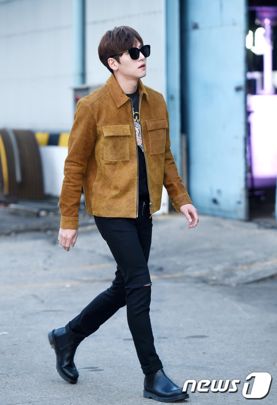 孔孝真现身露眉卷刘海抢镜 池昌旭李多海潮装亮相【组图】