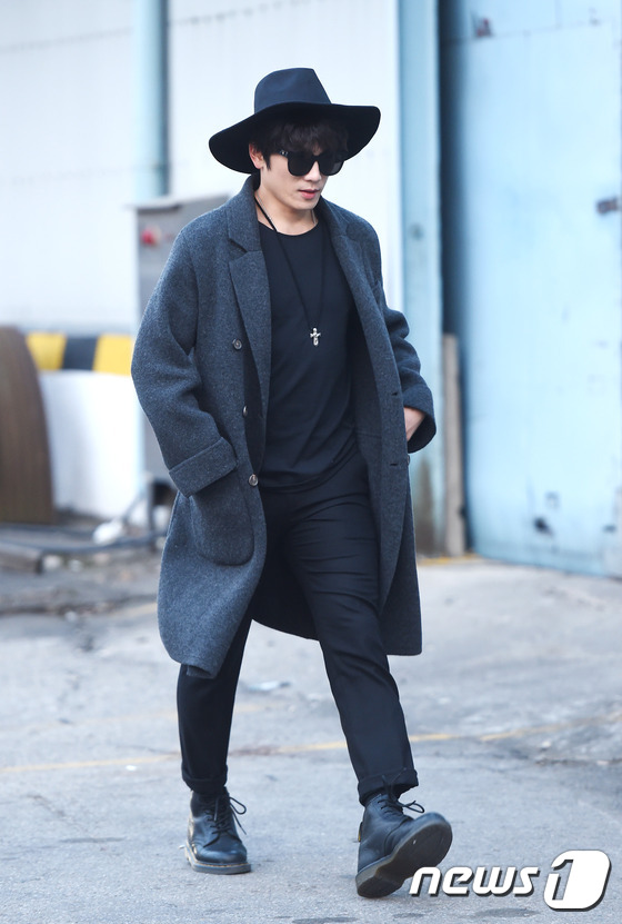 孔孝真现身露眉卷刘海抢镜 池昌旭李多海潮装亮相【组图】