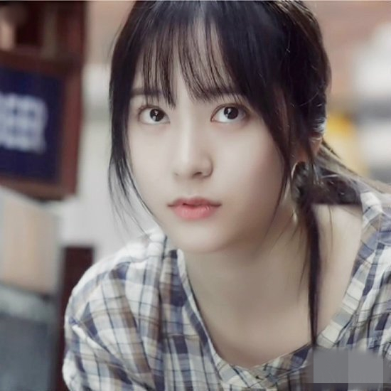 《太阳的后裔》宋慧乔减龄空气刘海 允儿秀智IU孔孝真也都爱【组图】