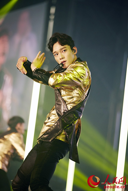 EXO二巡安可演唱会首尔落幕 KAI拄拐杖登台【高清组图】