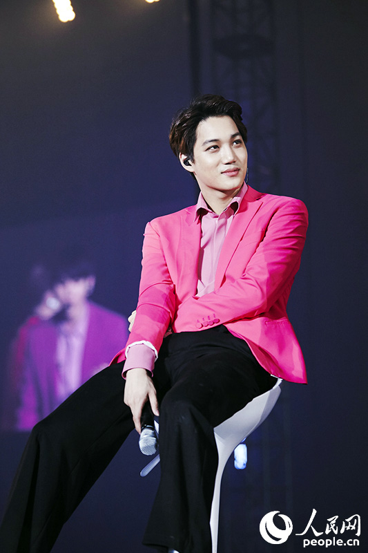 EXO二巡安可演唱会首尔落幕 KAI拄拐杖登台【高清组图】