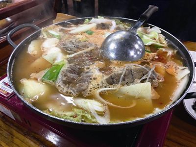 土豆脊骨锅被指与韩国人平日所吃的大不一样