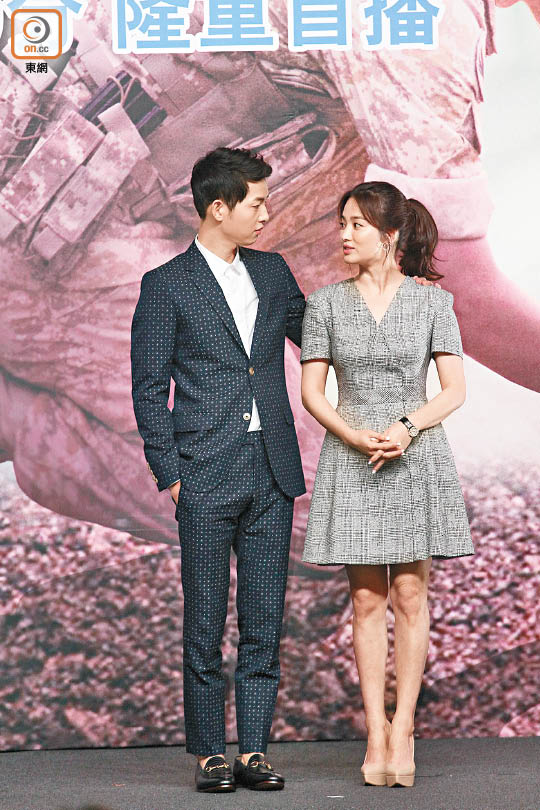 宋仲基宋慧乔合体:白天揽腰秀甜蜜 晚上共享私房菜