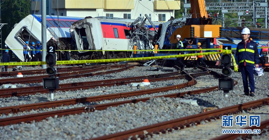 （国际）（3）韩国丽水发生列车脱轨事故致1死8伤