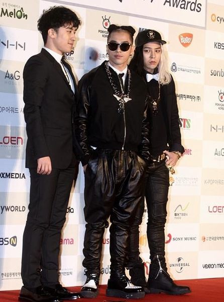 &ldquo;哪吒头&rdquo;风靡全球！bigbang太阳水果姐娜扎众星示范俏皮发型【组图】