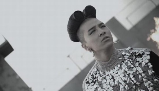 &ldquo;哪吒头&rdquo;风靡全球！bigbang太阳水果姐娜扎众星示范俏皮发型【组图】