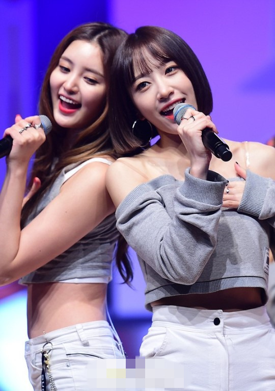 EXID举行新专辑showcase Hani香肩蛮腰显性感【组图】