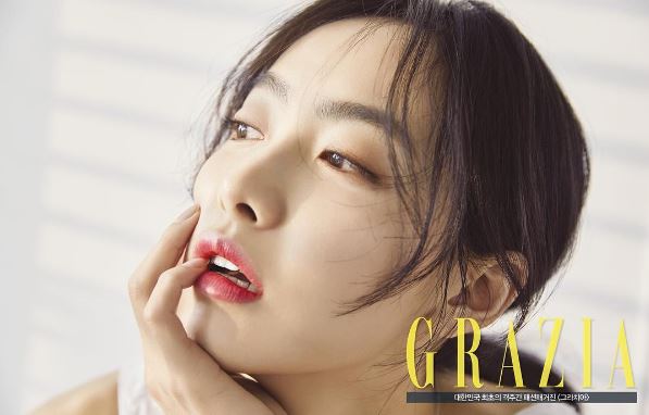 宋茜登韩国杂志封面 中长卷发散发成熟魅力【组图】