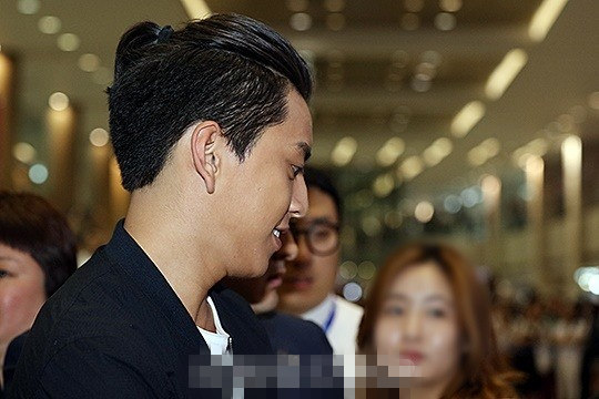 王大陆抵韩宣传《我的少女时代》 散发暖男魅力【组图】