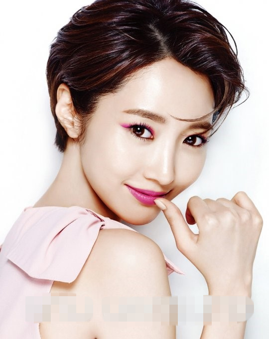 韩国最美短发女神高俊熙写真 四款彩妆呈现&ldquo;Happy Look&rdquo;【组图】