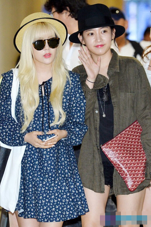 T-ara返韓秀夏日機場時尚 智妍孝敏秀美腿【組圖】