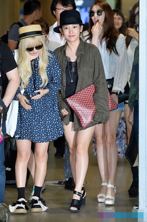 T-ara返韓秀夏日機場時尚 智妍孝敏秀美腿【組圖】