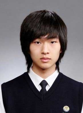 关晓彤高中毕业照清纯可人 宋仲基李敏镐等韩星学生时代青涩照【组图】