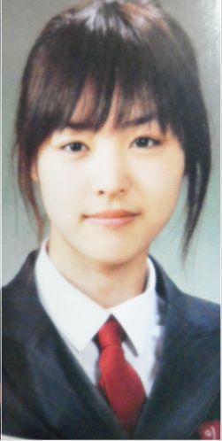 关晓彤高中毕业照清纯可人 宋仲基李敏镐等韩星学生时代青涩照【组图】