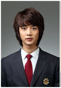 关晓彤高中毕业照清纯可人 宋仲基李敏镐等韩星学生时代青涩照【组图】