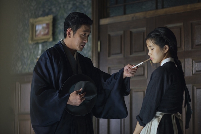 电影《小姐》未公开剧照吸引眼球