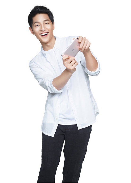 宋仲基广告大片多风格自由切换 精英范VS运动风【组图】