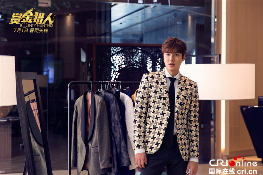 《赏金猎人》成下半年首部跻身“亿元俱乐部”国产影片