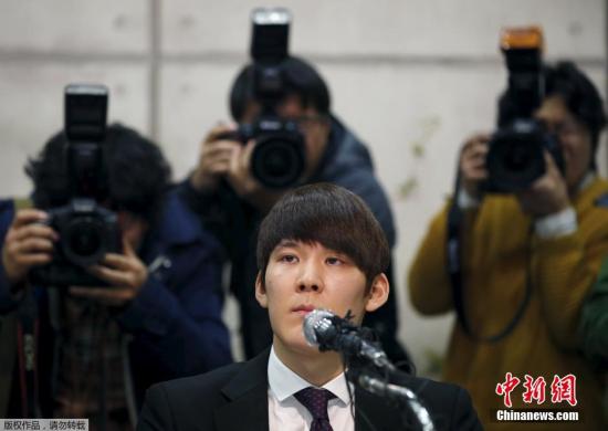 當地時間2015年3月27日，韓國首爾，樸泰桓涉禁藥後首次出席記者發布會，韓國偶像潸然淚下。