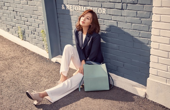 金智媛畫報大片 散發可愛魅力