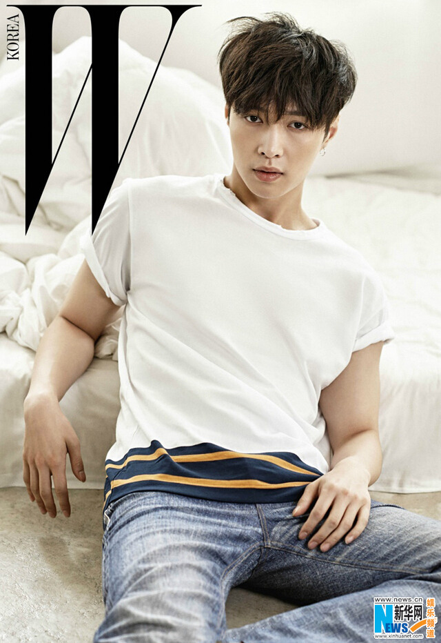 张艺兴化身暖男登韩杂志封面 自作曲《独角戏》月榜夺冠 【组图】