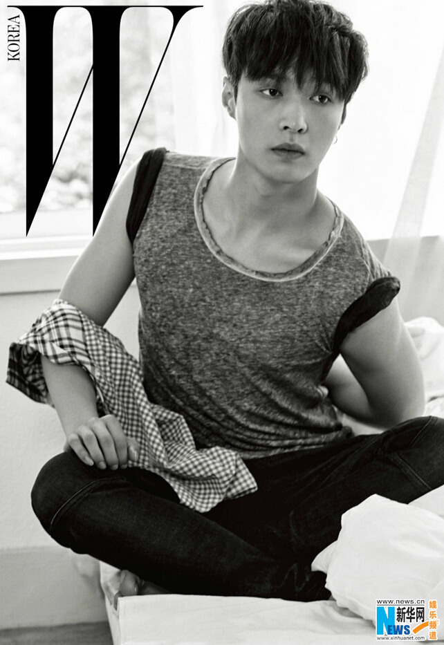 张艺兴化身暖男登韩杂志封面 自作曲《独角戏》月榜夺冠 【组图】