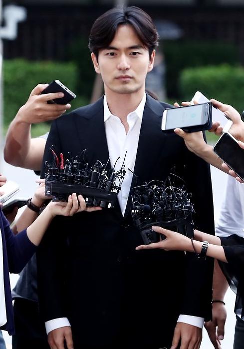 韩艺人李阵郁涉嫌性侵 接受调查称被诬告(图)