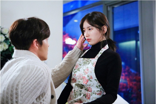 《任意依恋》公开最新剧照 金宇彬秀智深情对视【组图】