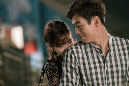 《Doctors》曝最新剧照 朴信惠与金来沅上演&ldquo;后背杀&rdquo;【组图】