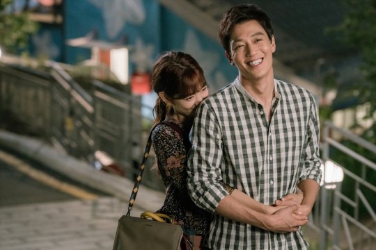 《Doctors》曝最新剧照 朴信惠与金来沅上演&ldquo;后背杀&rdquo;【组图】