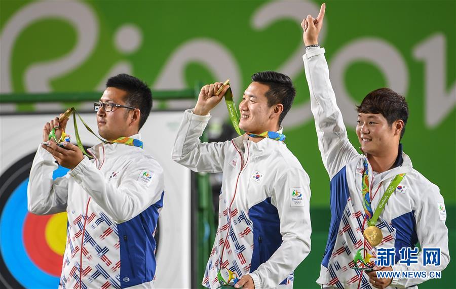 （里约奥运会·领奖台）（2）射箭——韩国队获男团金牌