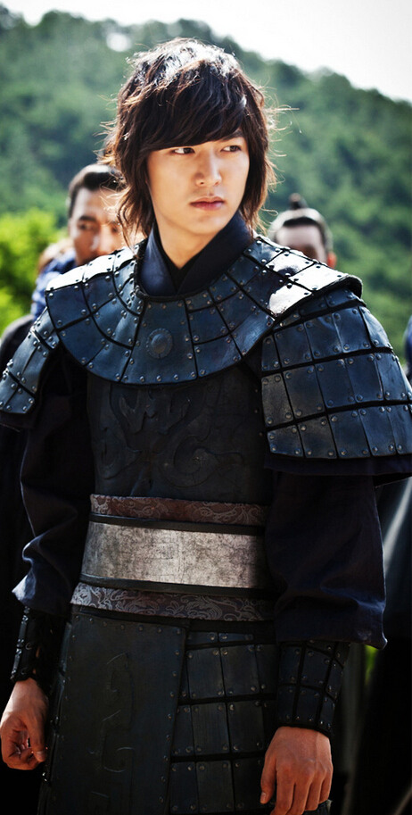 《择天记》鹿晗古装吸睛  李准基朴宝剑李易峰等男神古装也超帅【组图】