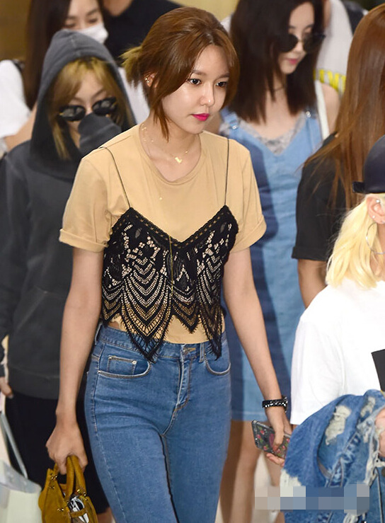 Tiffany发日本军旗照后戴口罩亮相 少女时代返韩现身机场【组图】