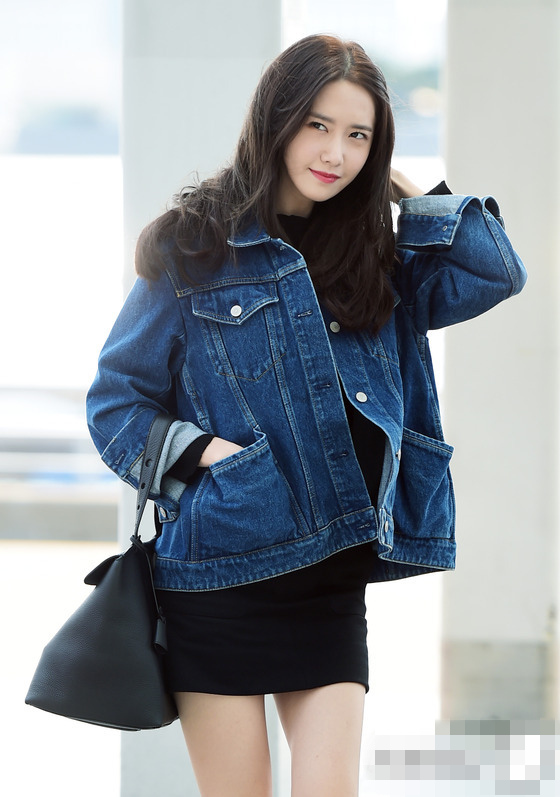 少女时代允儿飞西班牙拍《The K2》 牛仔外套搭黑裙显时尚【组图】