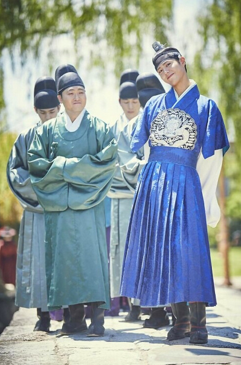 《云画的月光》片场照集锦 &ldquo;傲娇王世子&rdquo;朴宝剑呆萌又体贴【组图】